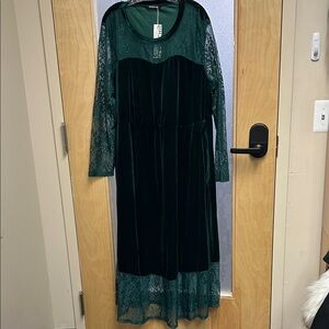 BloomChic Dark Green Velvet Lace Dress